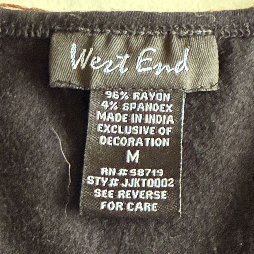 West End Embroidered Tank size Medium - Picture 9 of 10